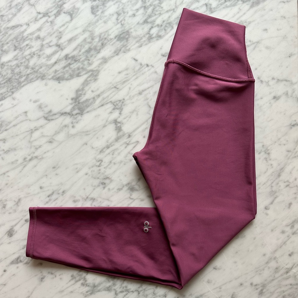 Alo Yoga High-Waist Airlift 7/8 Legging in Mulberry